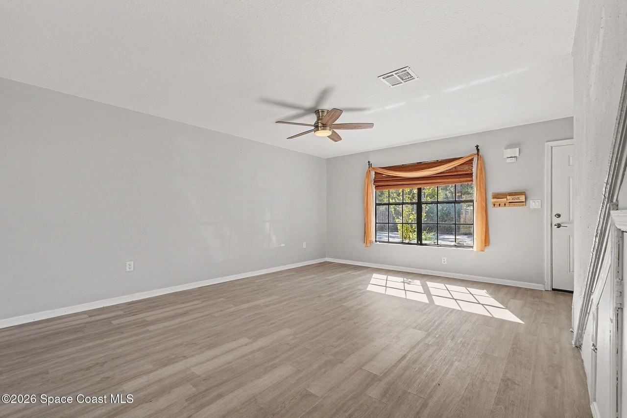 1300 Arlington Ln Ne Apt 123 - Photo 5 of 28