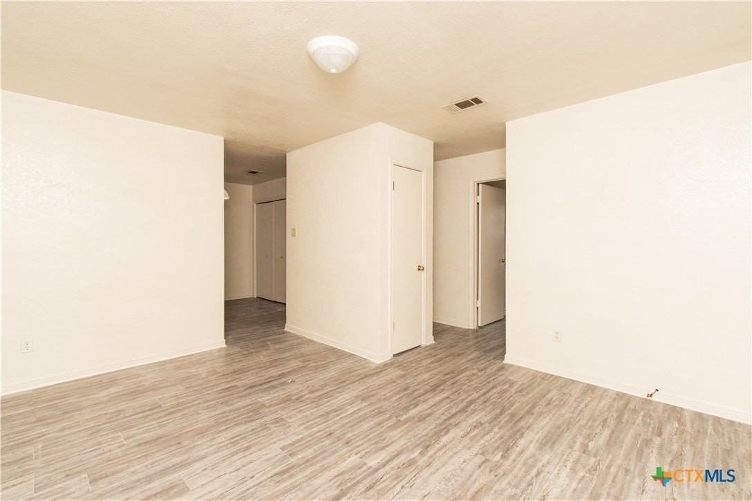 1703 Cedarhill Dr Apt C - Photo 2 of 12