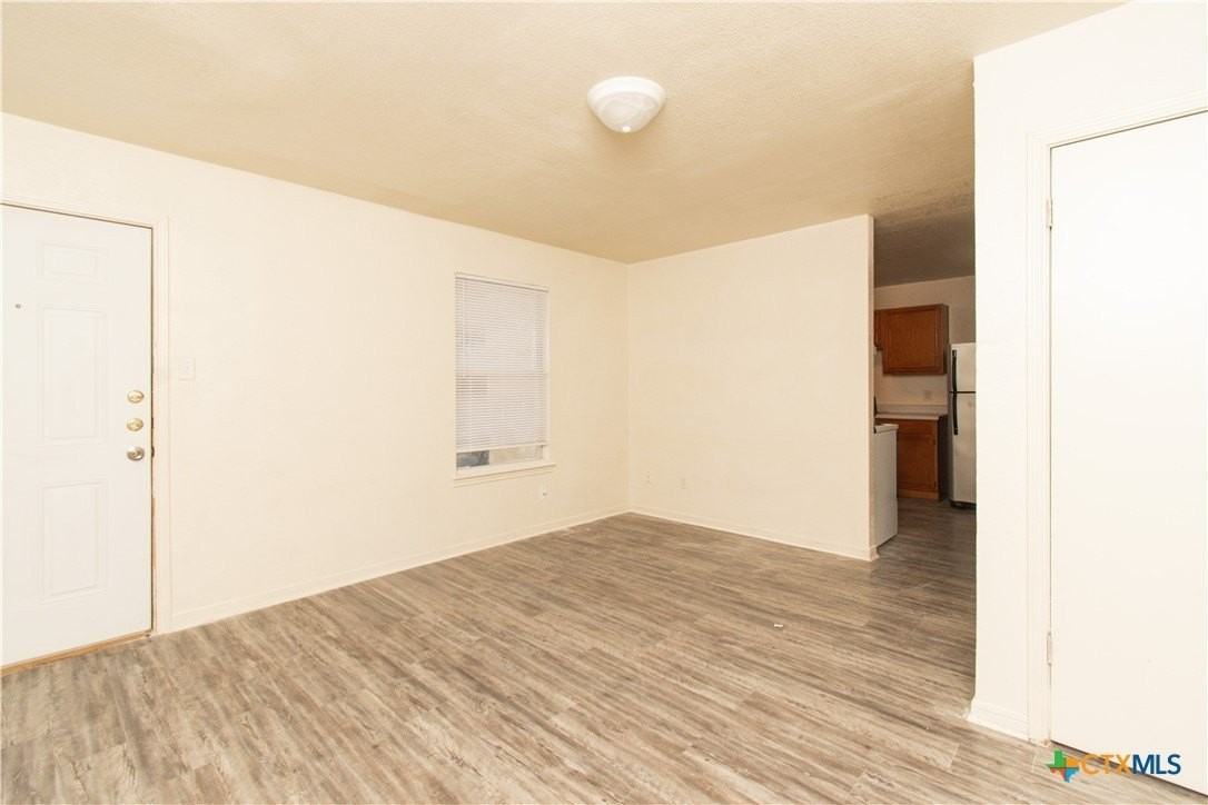 1703 Cedarhill Dr Apt C - Photo 3 of 12