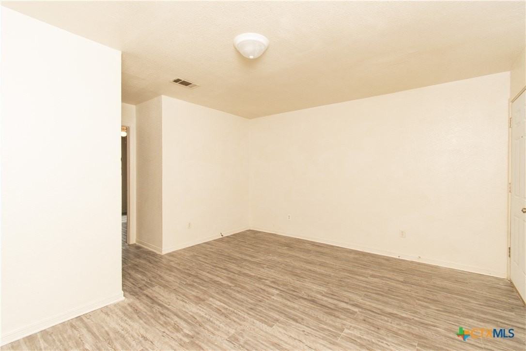 1703 Cedarhill Dr Apt C - Photo 4 of 12