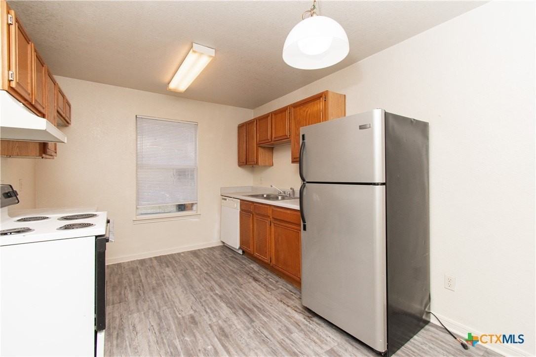 1703 Cedarhill Dr Apt C - Photo 5 of 12