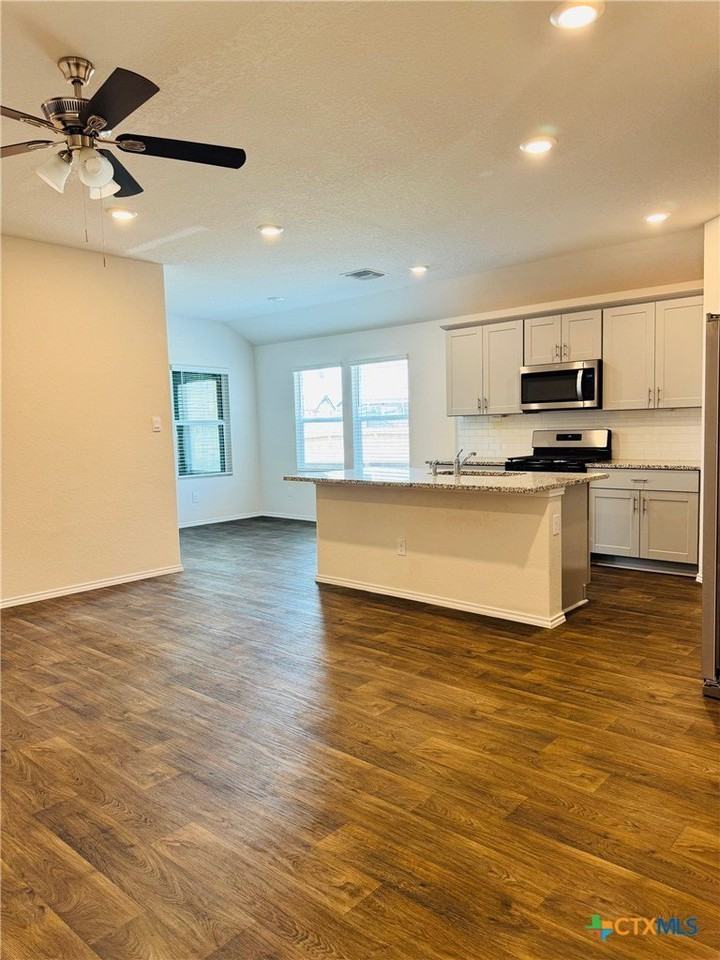 417 Deborah Dr - Photo 2 of 13