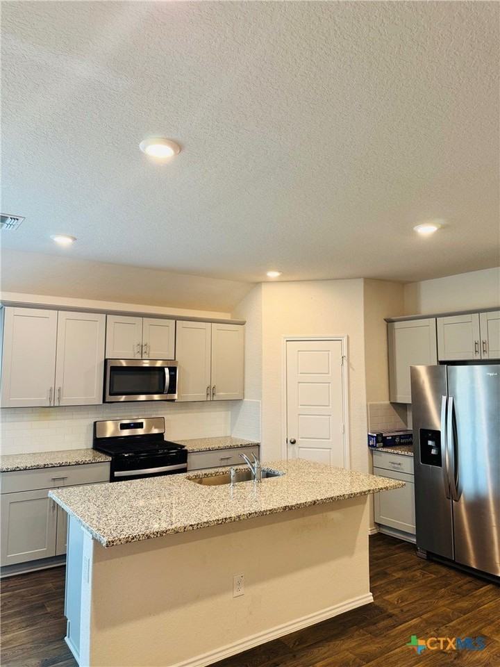 417 Deborah Dr - Photo 3 of 13