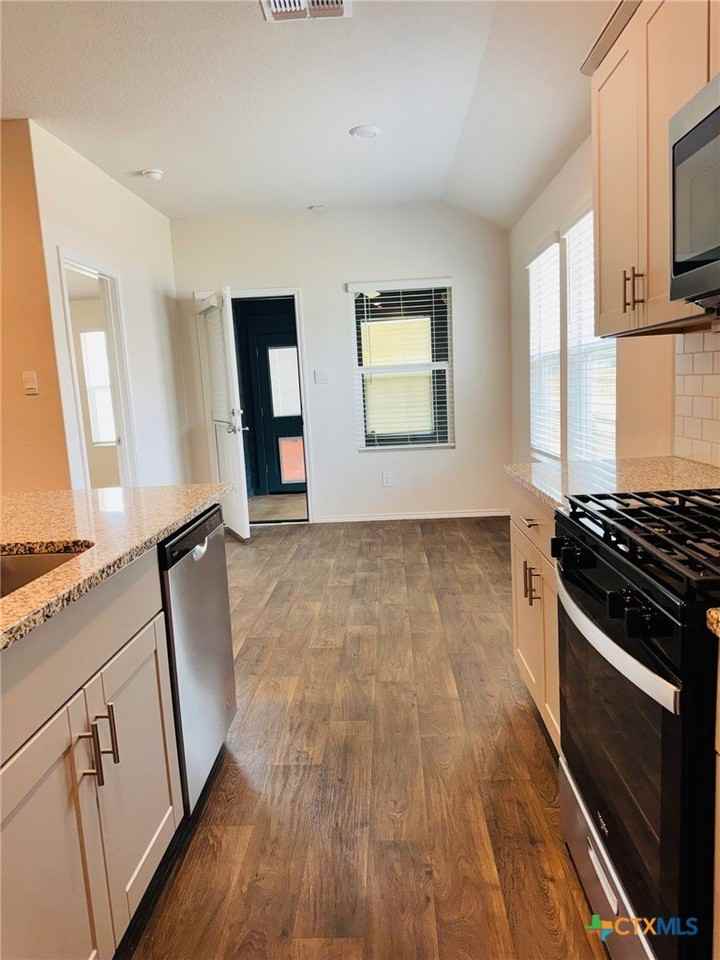 417 Deborah Dr - Photo 4 of 13