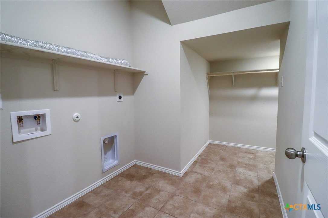 3807 Malmaison Rd - Photo 7 of 48