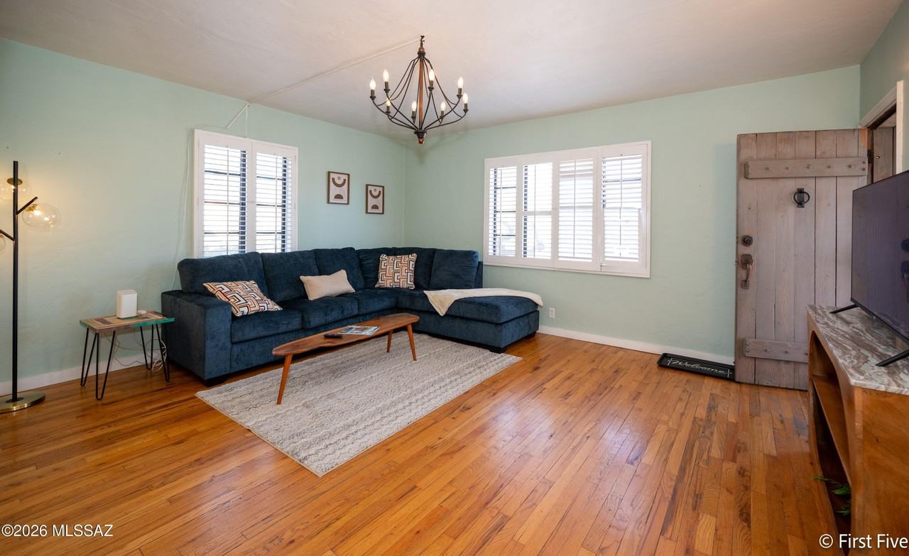 2620 E Lee St - Photo 4 of 22