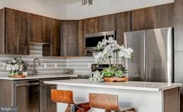 421 S Broadway Apt 302 - Photo 1 of 1