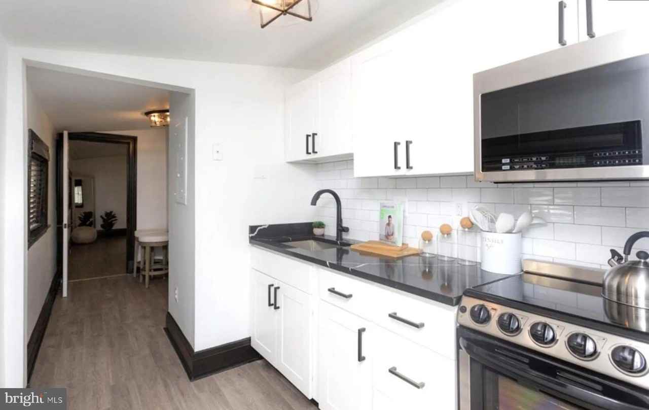 610 Cathedral St Apt 1b - Photo 2 of 8