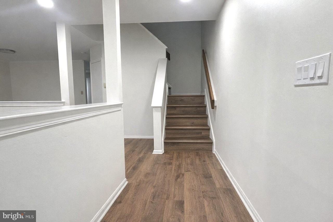 329 Gwynedd Ct - Photo 3 of 15