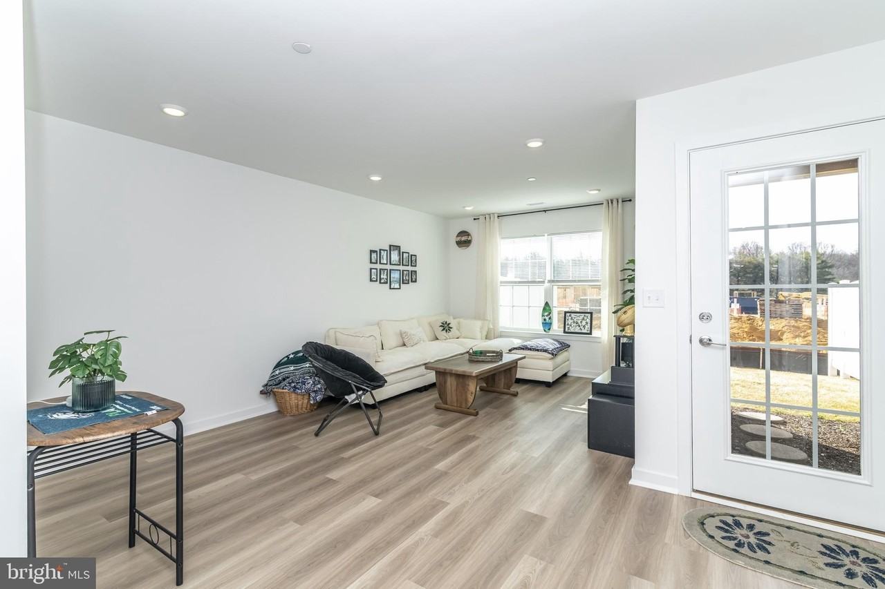 41 Barnes Way - Photo 7 of 46