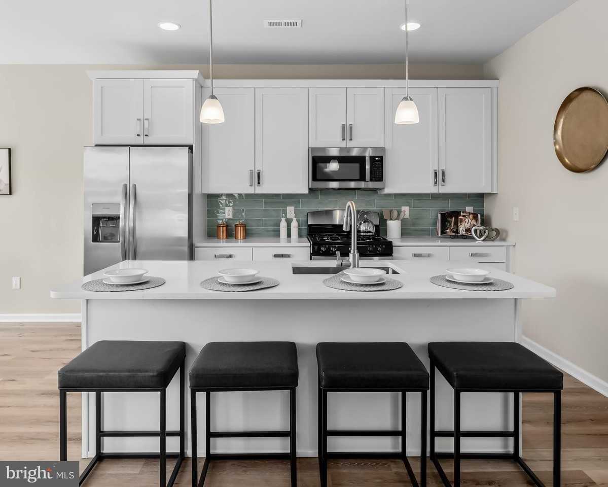 385 N Tuckahoe Rd Unit 902 - Photo 5 of 21