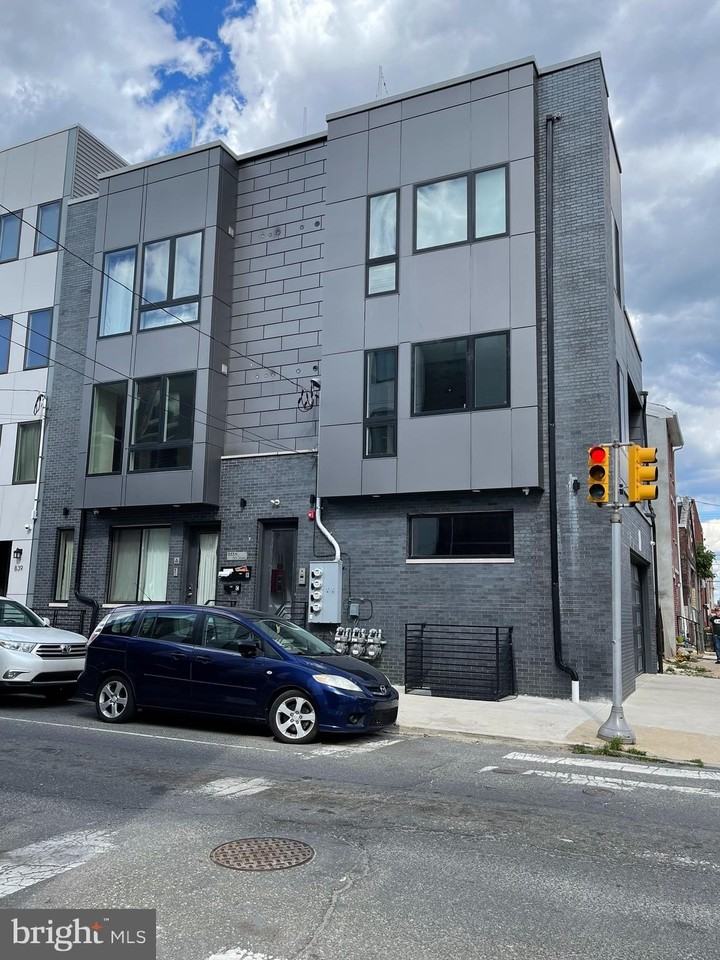 833 N 15th St Apt C - Photo 2 of 26