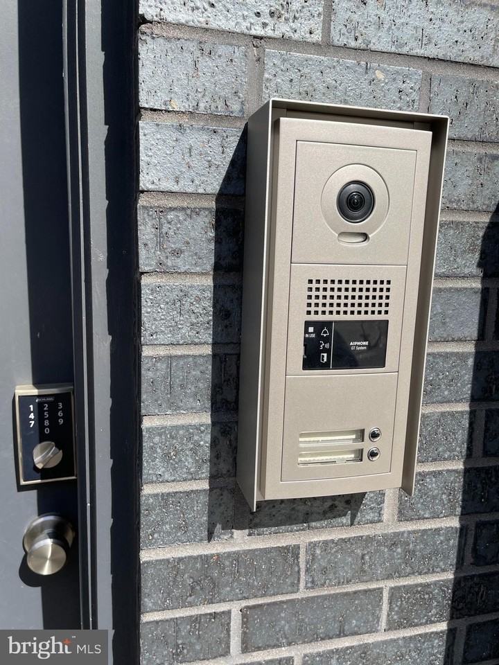 833 N 15th St Apt C - Photo 4 of 26