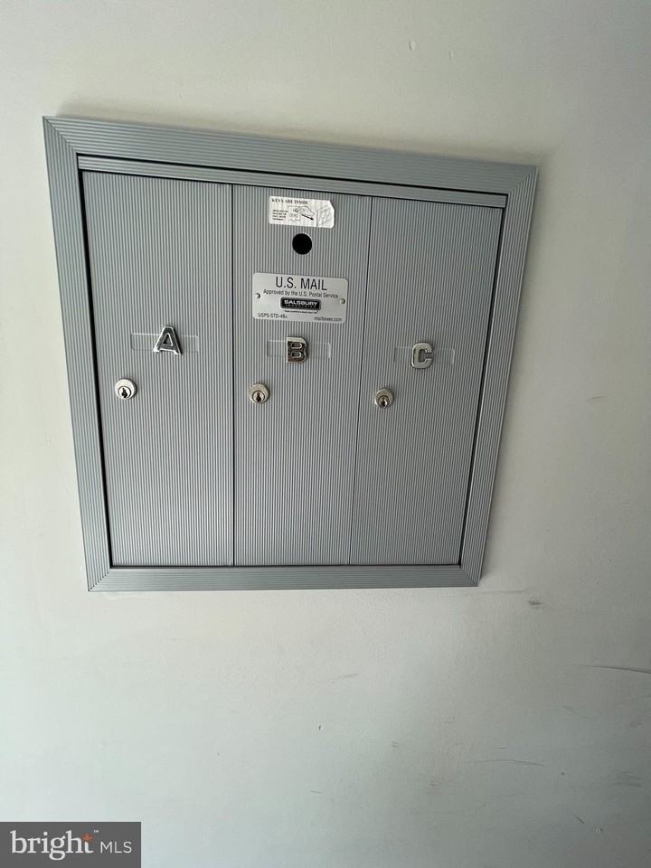 833 N 15th St Apt C - Photo 7 of 26