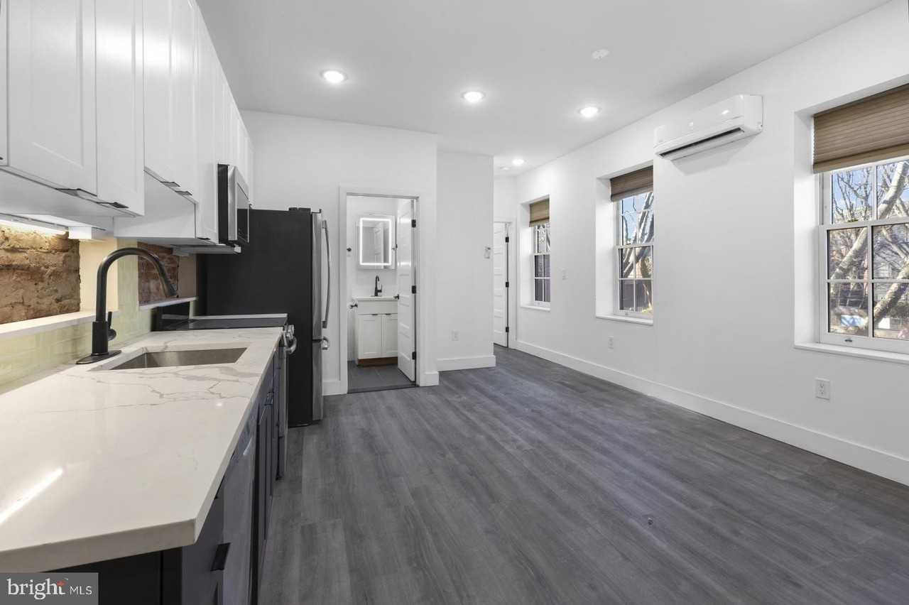 212 Catharine St Apt 4 #Apt 4