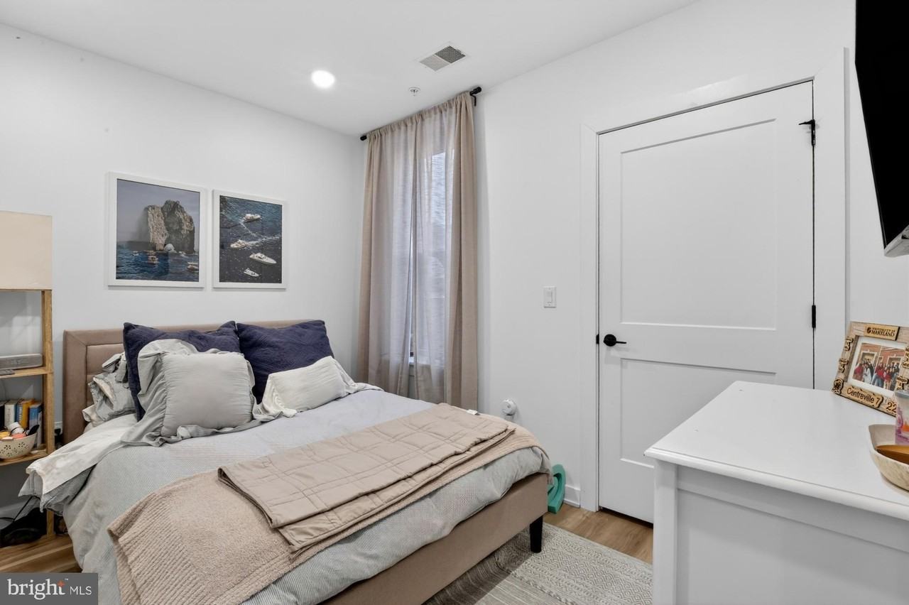 1415 Locust St Apt 502 - Photo 6 of 18