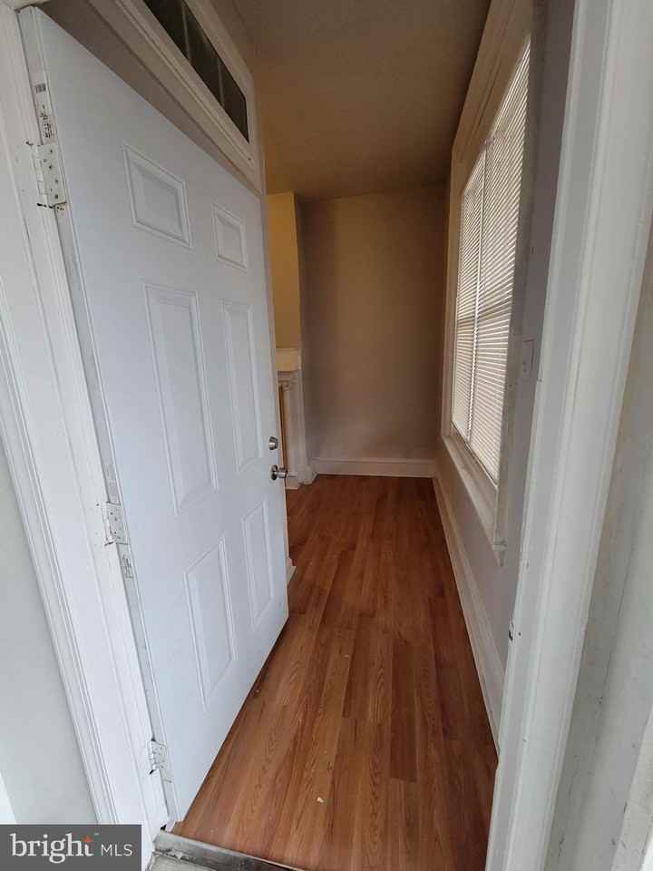 251 S 51st St Apt 2 - Photo 3 of 33