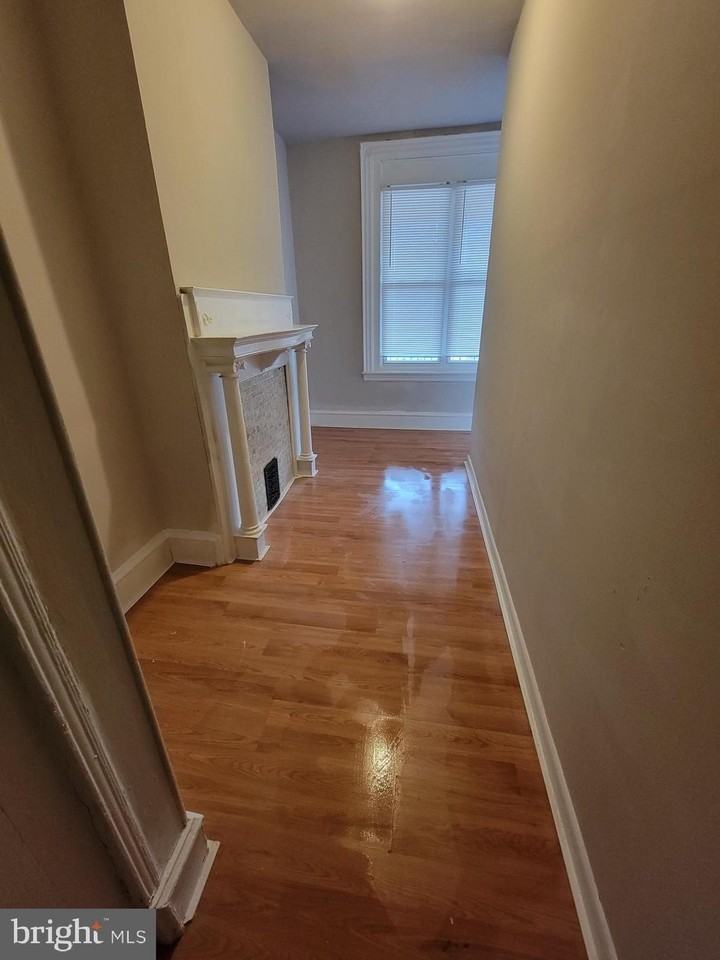 251 S 51st St Apt 2 - Photo 5 of 33