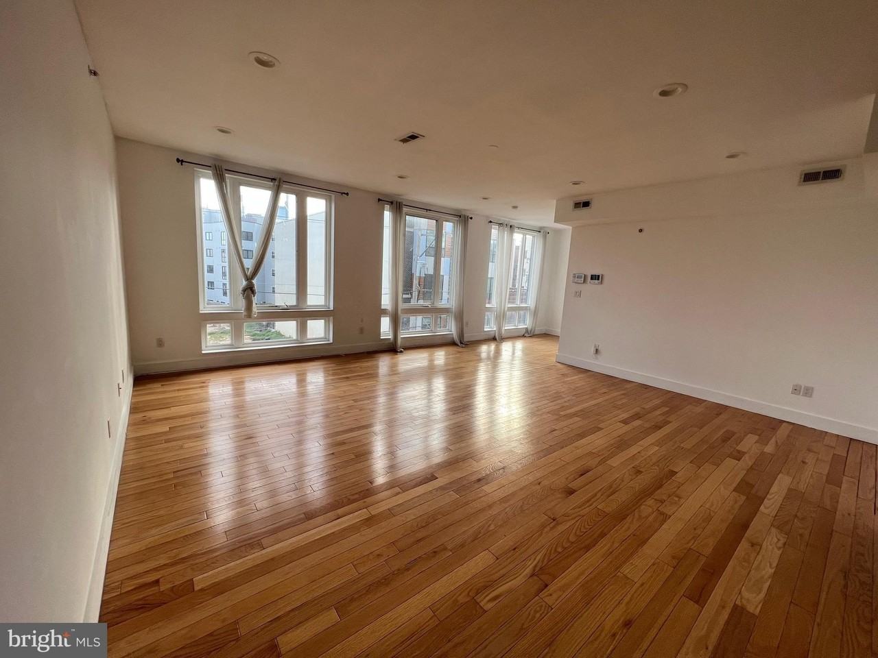 1509 Parrish St Apt 3-11 - Photo 4 of 29