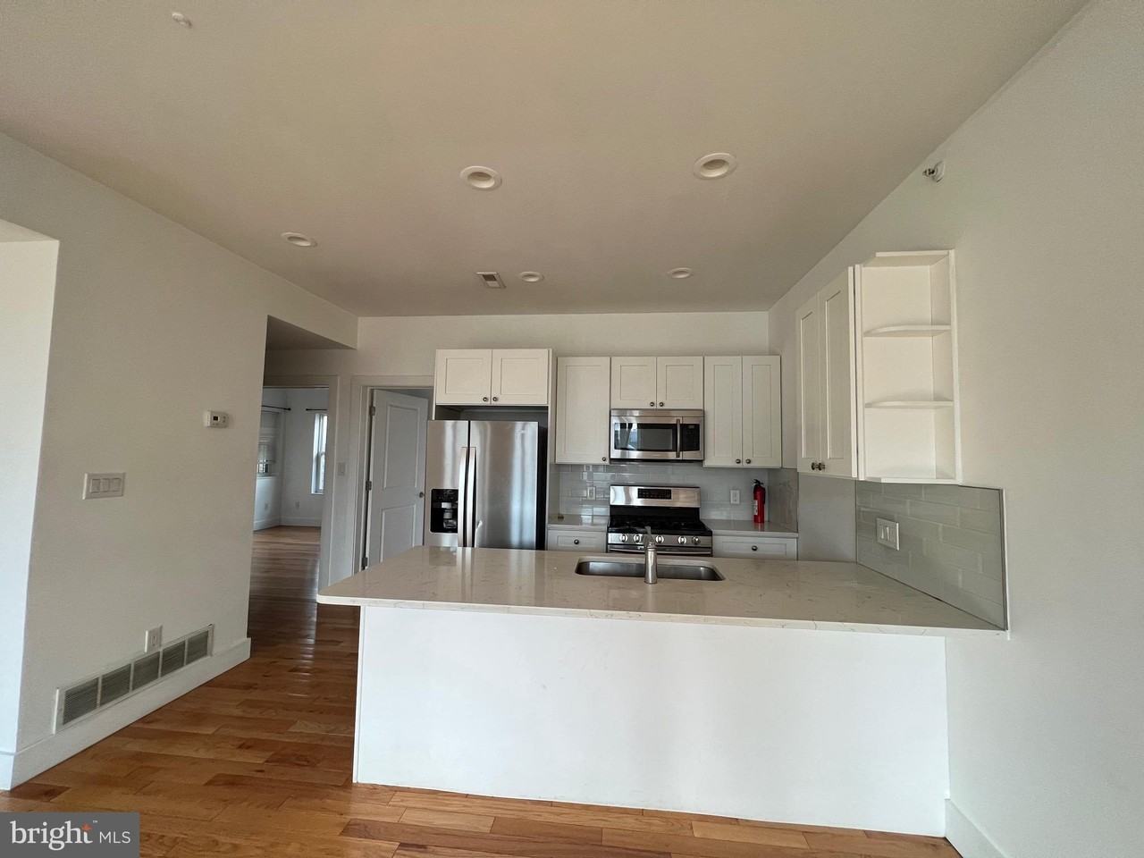 1509 Parrish St Apt 3-11 - Photo 5 of 29