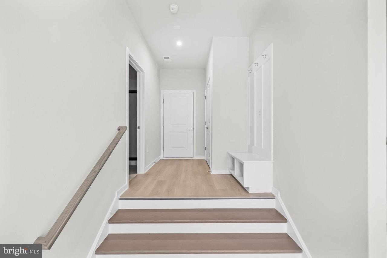 6236 Folly Ln - Photo 3 of 50