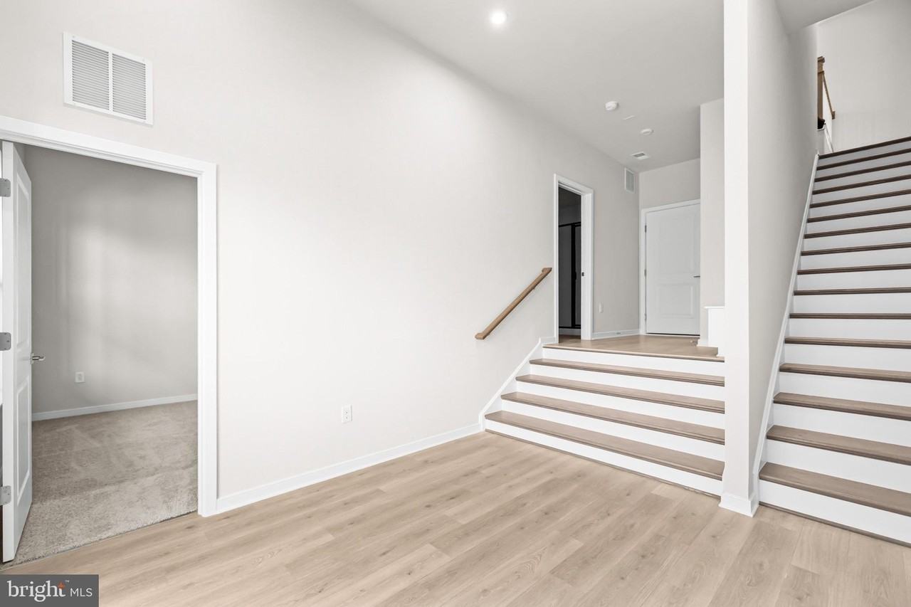 6236 Folly Ln - Photo 5 of 50