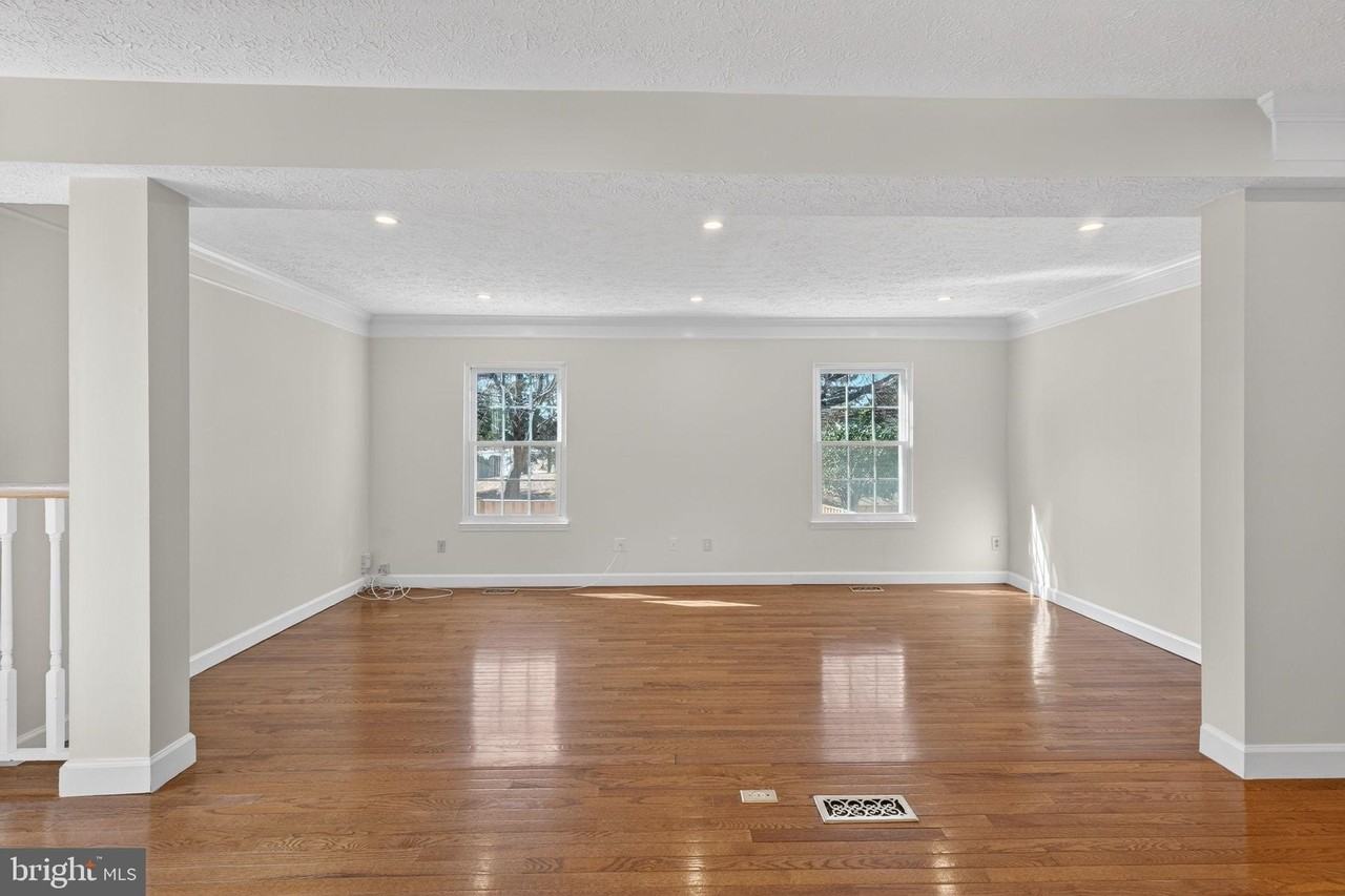 6178 Morning Glory Rd - Photo 7 of 37