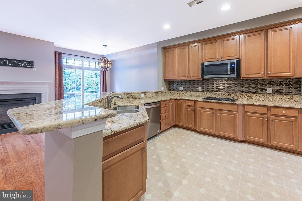 117 Herndon Mill Cir - Photo 2 of 50