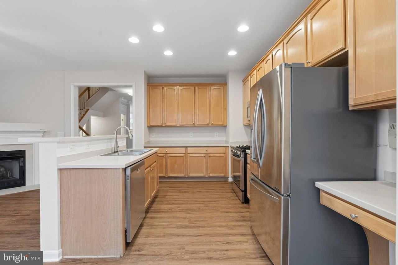 18801 Silverwood Ter - Photo 4 of 45