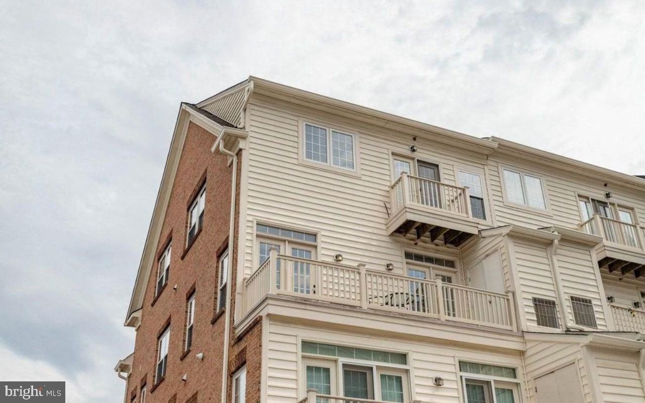 9515 Walker Way - Photo 5 of 30