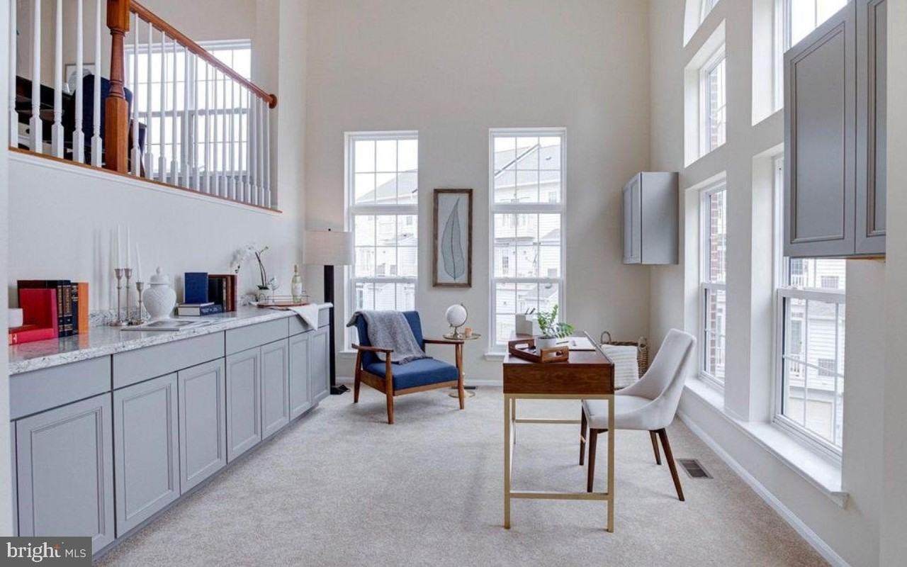 9515 Walker Way - Photo 6 of 30