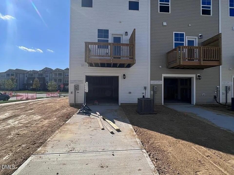 2455 Kasota Ln - Photo 3 of 32