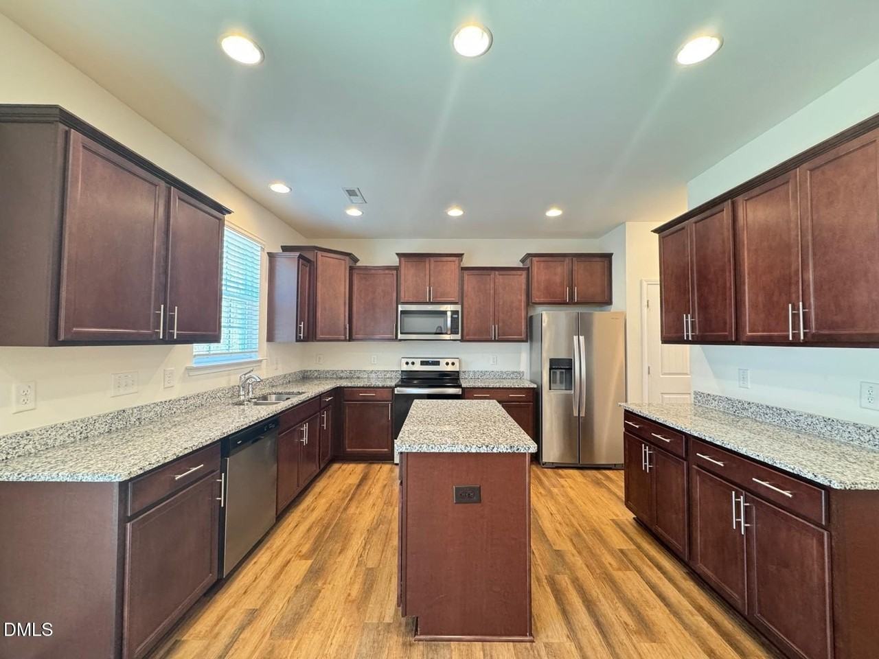 247 Dando St - Photo 4 of 22