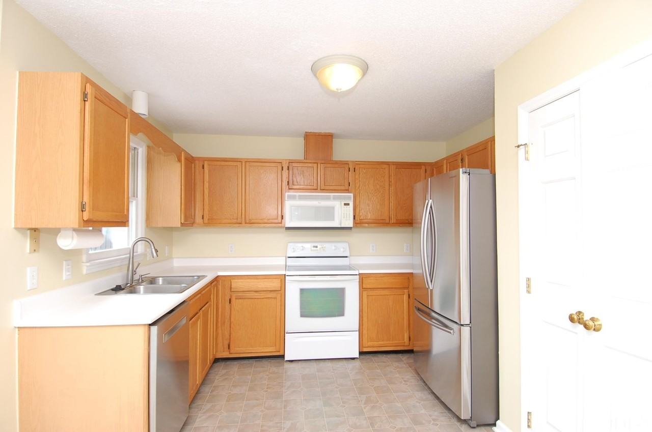 705 S Hughes St - Photo 2 of 15