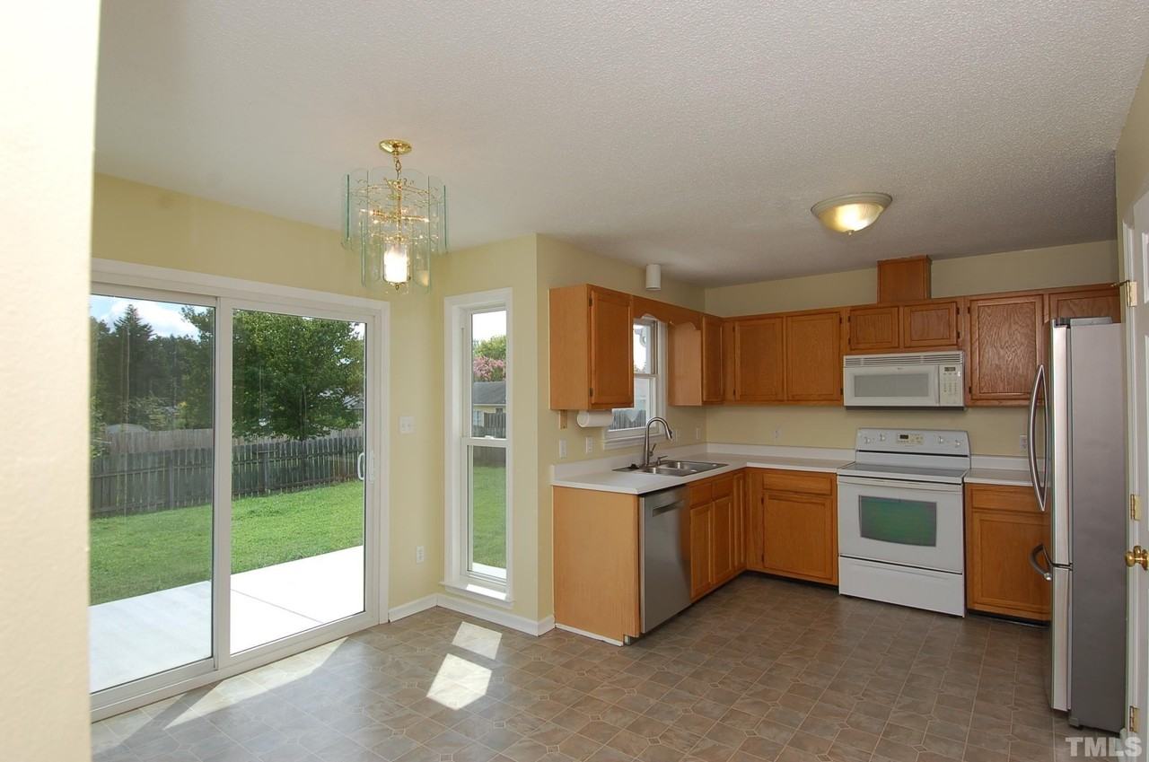 705 S Hughes St - Photo 3 of 15