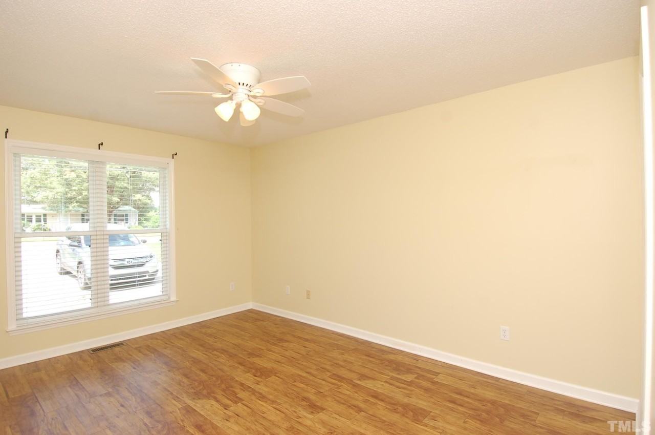 705 S Hughes St - Photo 6 of 15