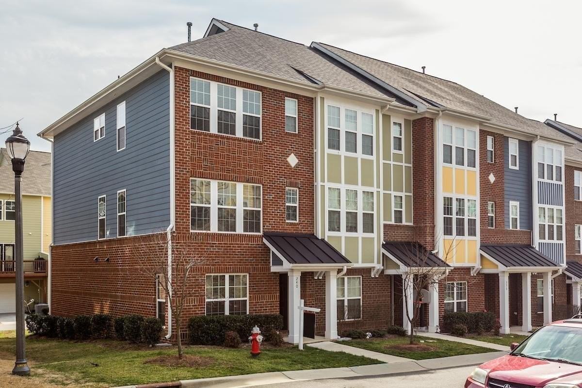 240 Michigan Ave - Photo 4 of 47