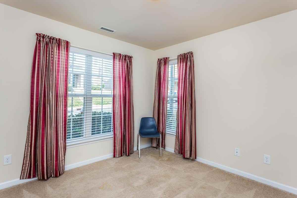 240 Michigan Ave - Photo 5 of 47