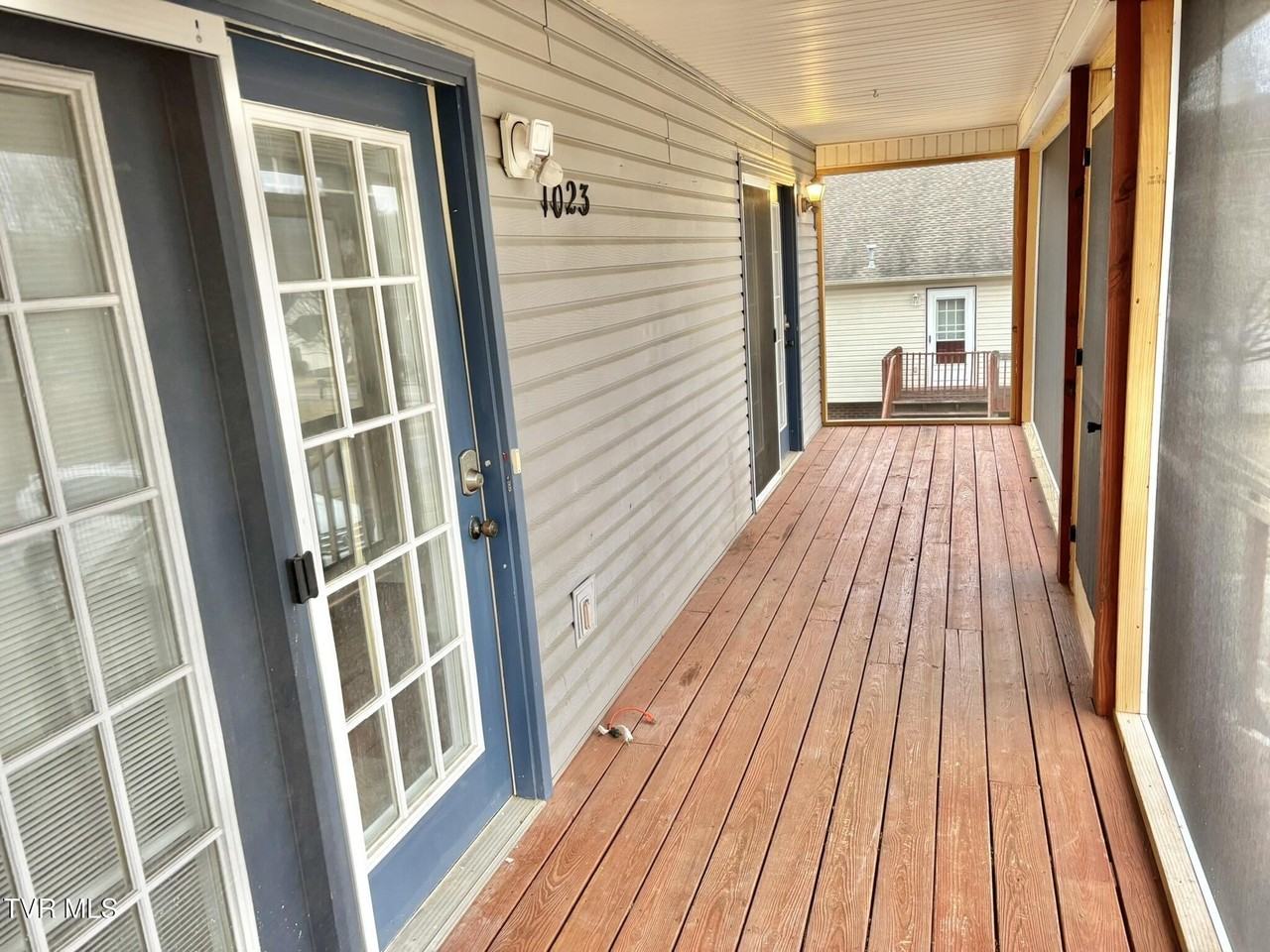 1023 Justus Dr - Photo 2 of 20