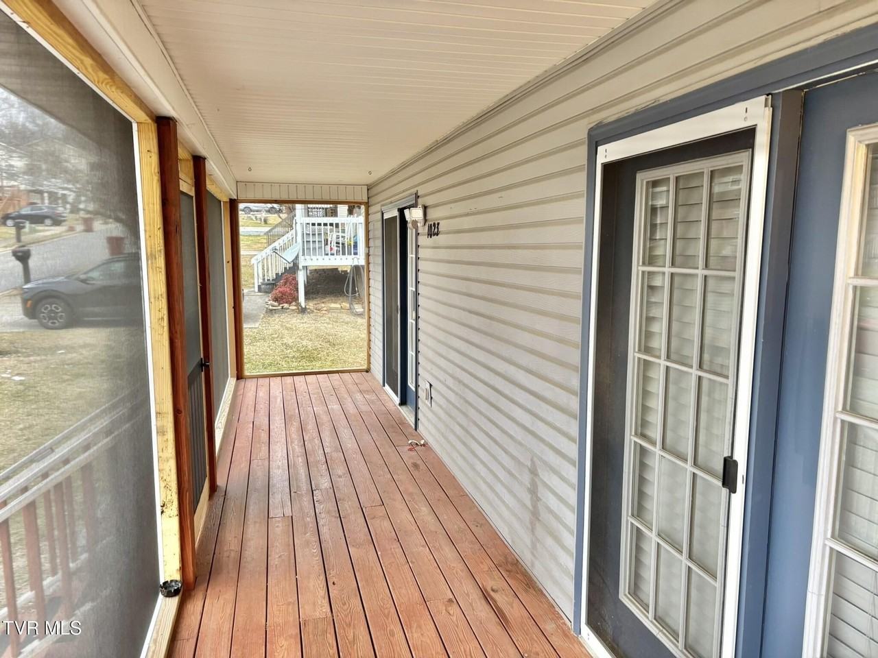 1023 Justus Dr - Photo 3 of 20