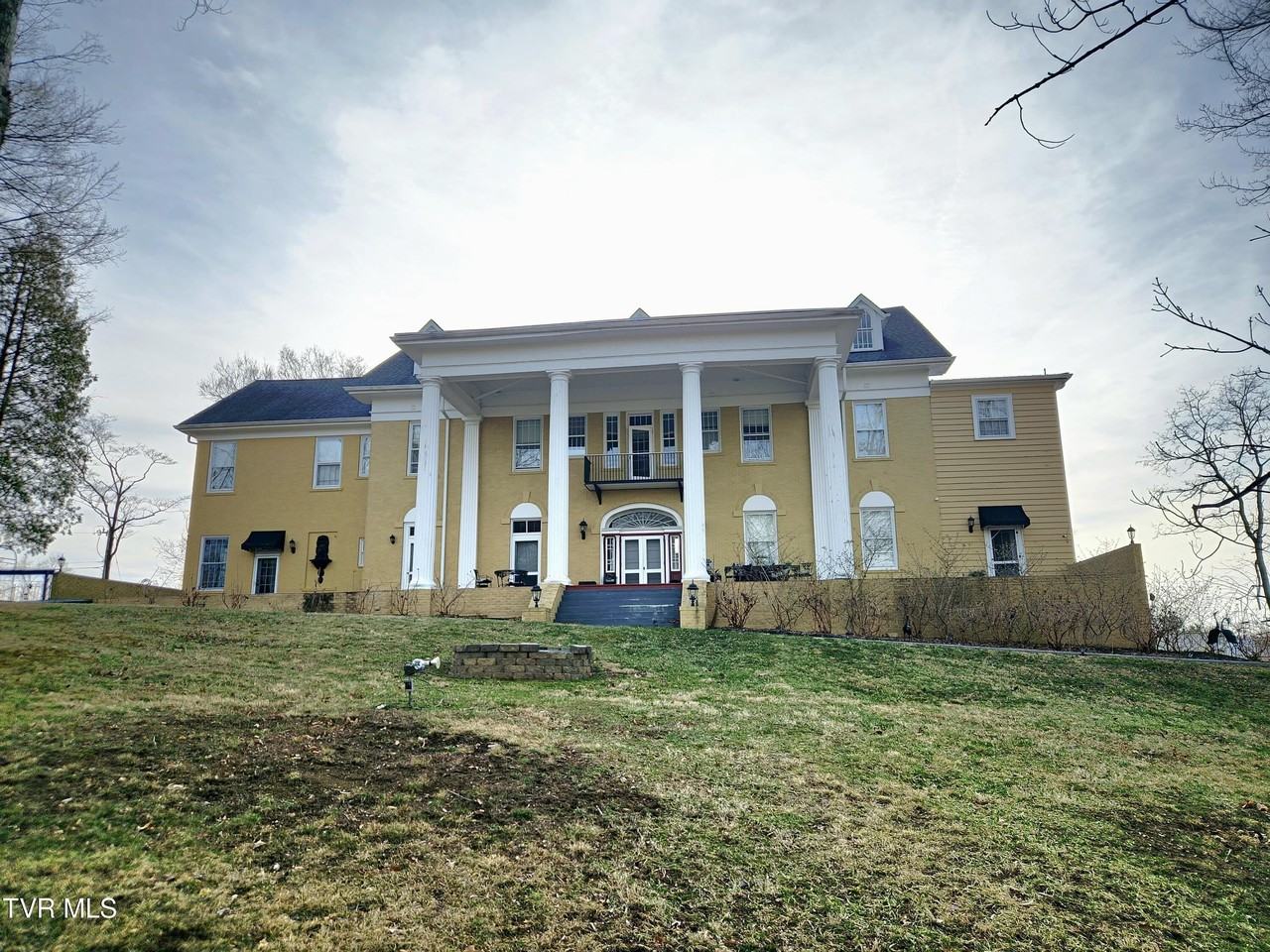 924 Maryland Ave Apt D - Photo 2 of 19