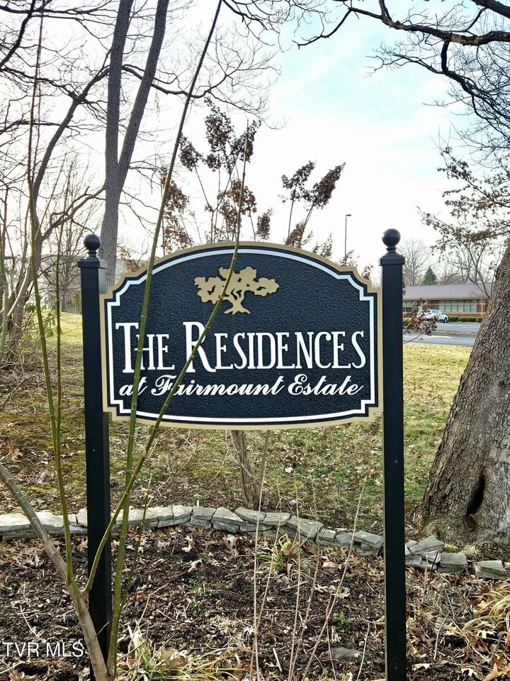 924 Maryland Ave Apt D - Photo 3 of 19