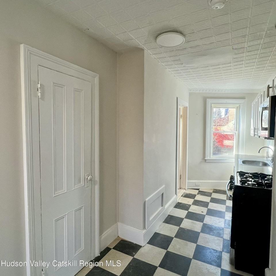 140 Albany Ave Unit 2 - Photo 3 of 17