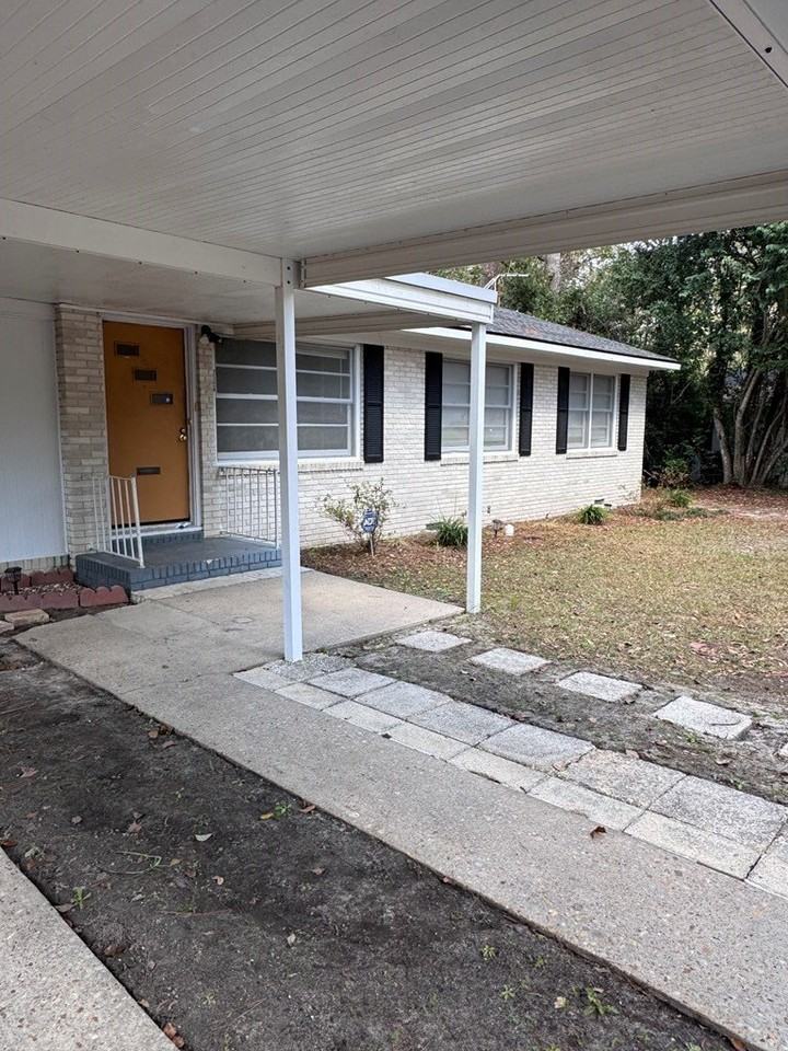 714 Azalea Cir - Photo 2 of 15