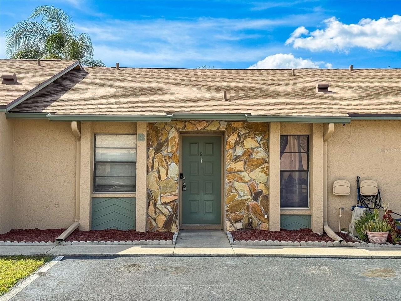 7116 Barclay Ave #B - Photo 2 of 32