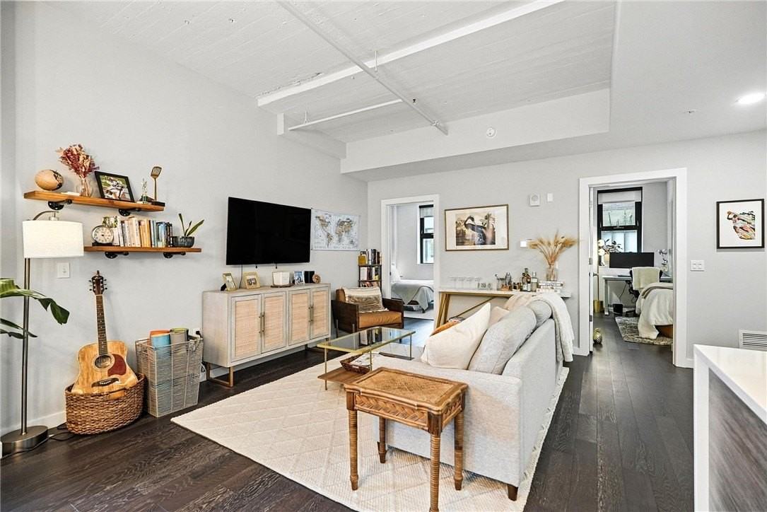 2545 Penn Ave #208 - Photo 5 of 33