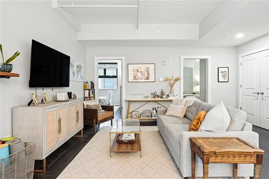 2545 Penn Ave #208 - Photo 6 of 33