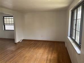 218 Bronx Ave #1 - Photo 4 of 22