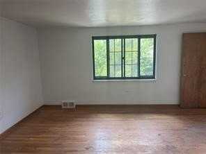 218 Bronx Ave #1 - Photo 5 of 22