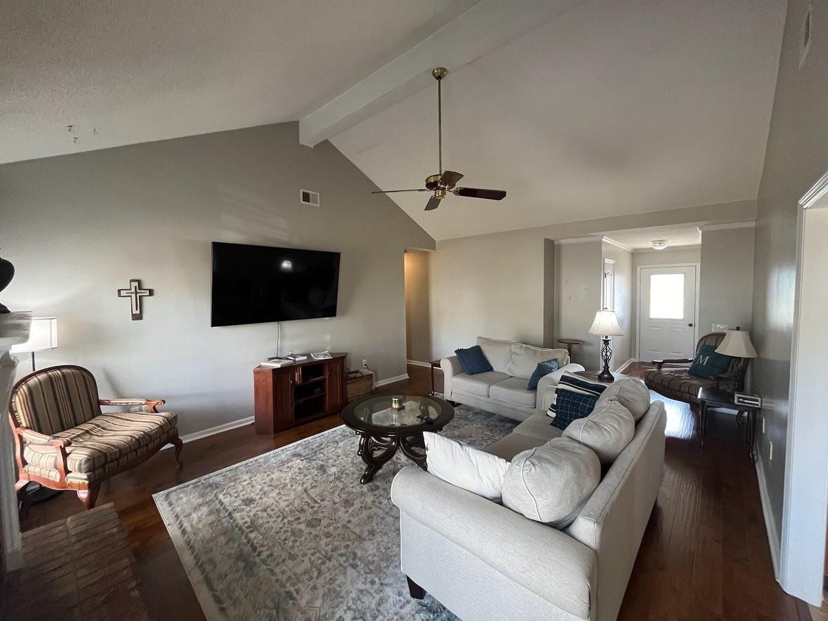 406 Miner Dr - Photo 3 of 12